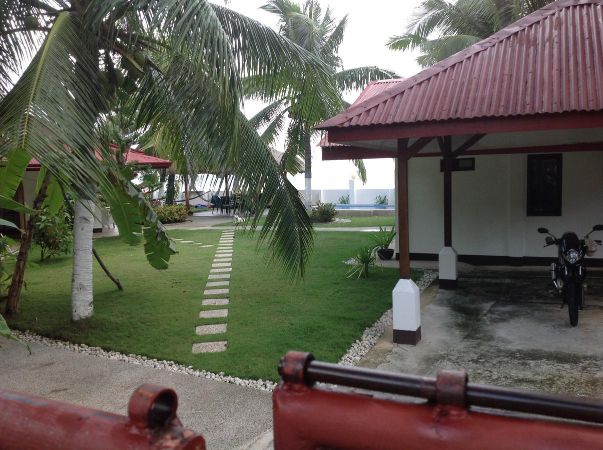 Bamboo Beachhouse Dormitory Garcia Hernandez エクステリア 写真