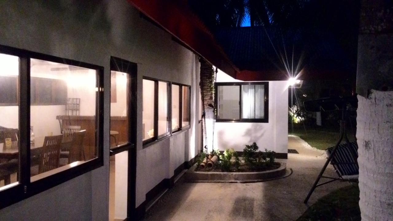 Bamboo Beachhouse Dormitory Garcia Hernandez エクステリア 写真