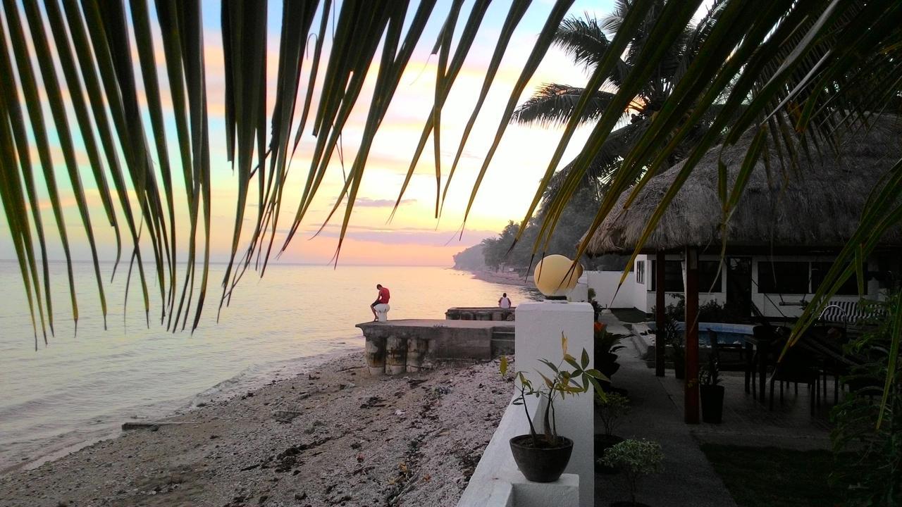 Bamboo Beachhouse Dormitory Garcia Hernandez エクステリア 写真