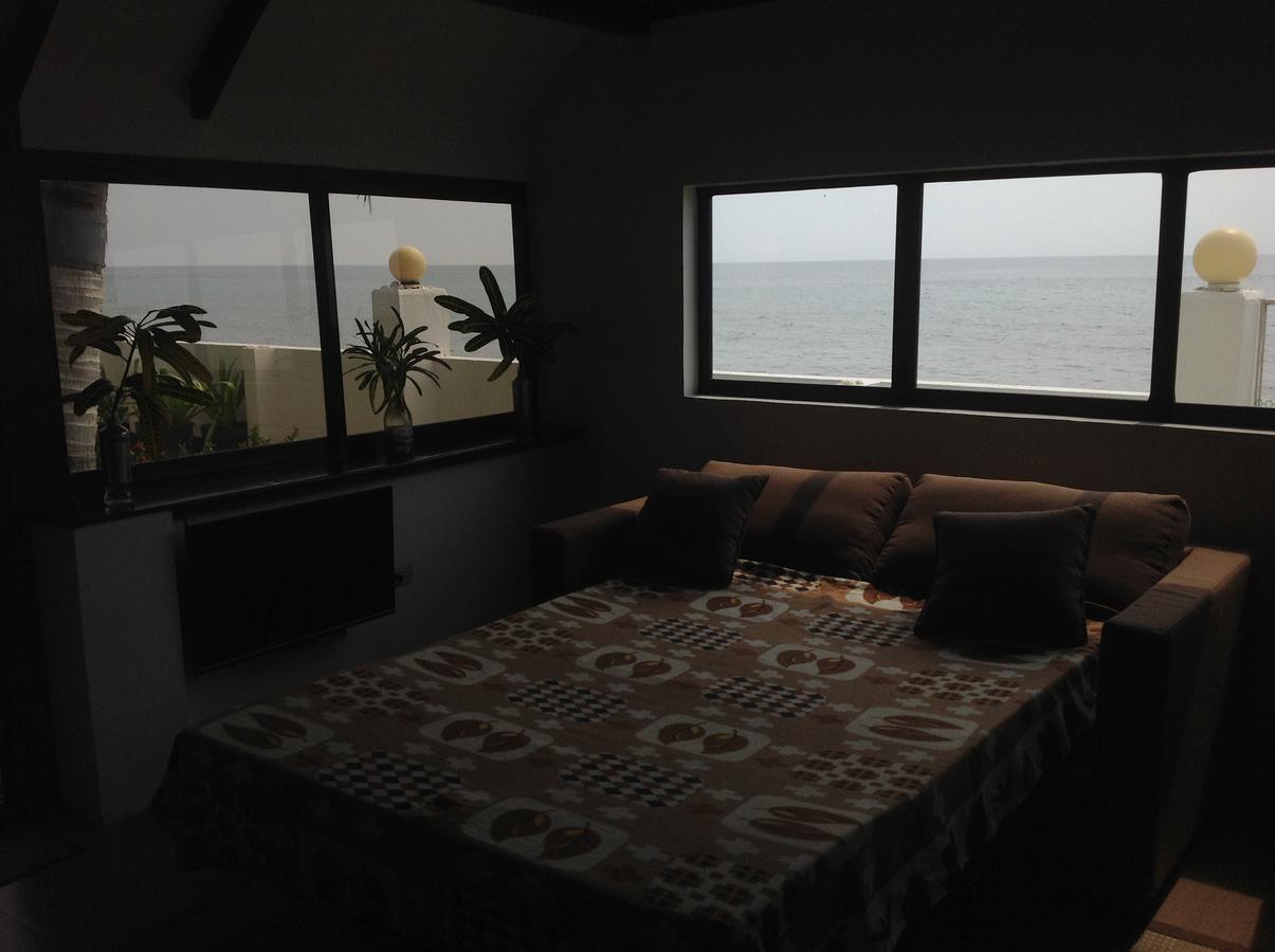 Bamboo Beachhouse Dormitory Garcia Hernandez エクステリア 写真