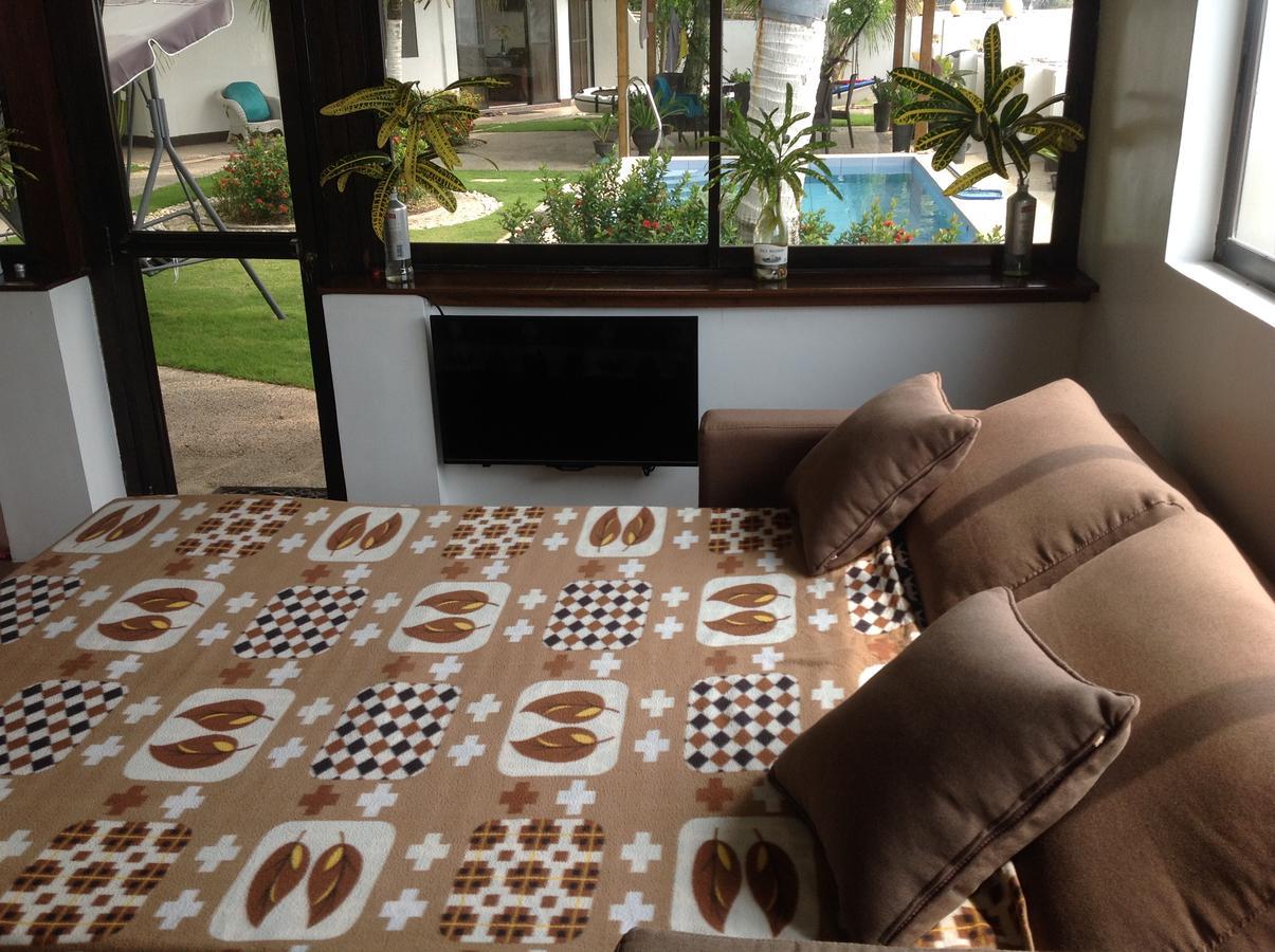 Bamboo Beachhouse Dormitory Garcia Hernandez エクステリア 写真