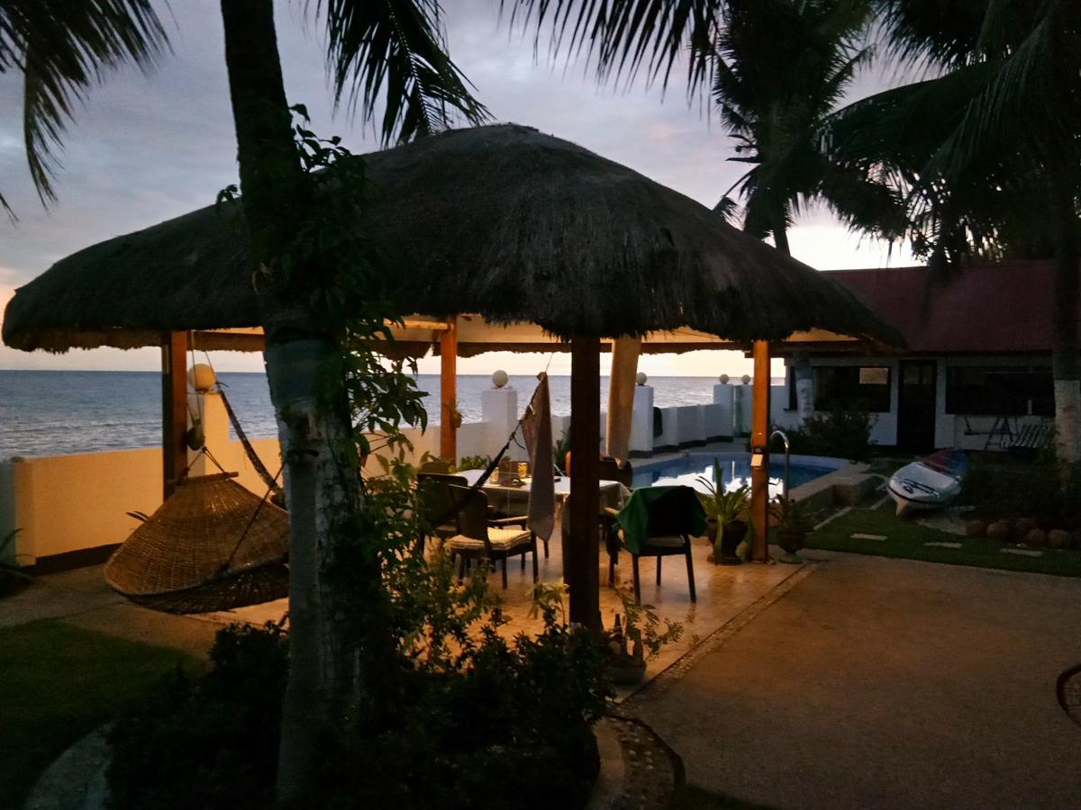 Bamboo Beachhouse Dormitory Garcia Hernandez エクステリア 写真